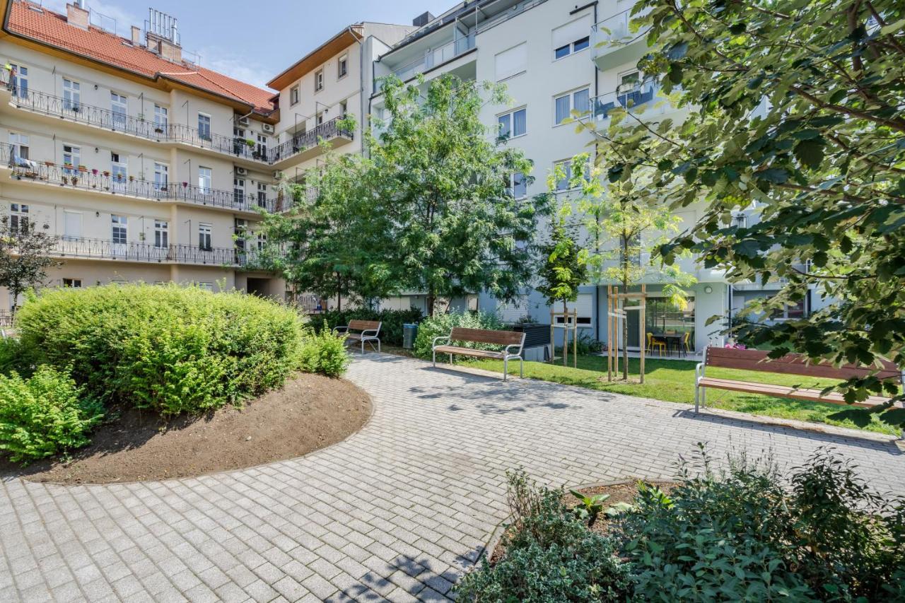 Bpr Galactic Empire Home With Balcony Budapest Exterior photo